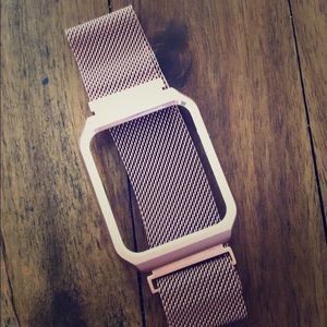 Rose gold Apple Watch cover and magnetic band